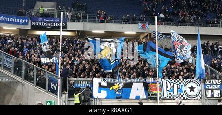 Duisburg, Allemagne. 14 Décembre, 2018. firo : Football, 14.12.2018 2. Saison 2018/2019 Bundesliga, MSV Duisburg - HSV Hamburg Hambourg Hambourg Le ventilateur de l'Hamburger. Utilisation dans le monde entier | Credit : dpa/Alamy Live News Banque D'Images