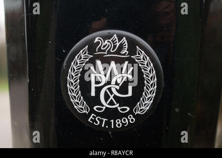 London UK. 15 décembre 2018. Les golfeurs jouant sur une journée froide au Wimbledon Park Golf Club. Le All England Lawn Tennis Club () Profils têtes a acheté le terrain de golf voisin au 73 acres de la 120 ans golf club pour £65 millions ($81,9 millions). La nouvelle terre sera utilisée pour permettre à plus de pratique des tribunaux et de meilleures installations pour des épreuves de qualification Crédit : amer ghazzal/Alamy Live News Banque D'Images