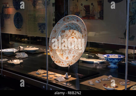 Nagasaki, Japon - 22 octobre 2018 : porcelaine japonaise marchandises exposées au musée de Dejima, Nagasaki Banque D'Images