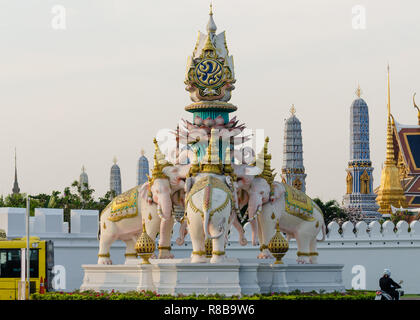 Three-Headed éléphant statue à Bangkok, Thaïlande Banque D'Images