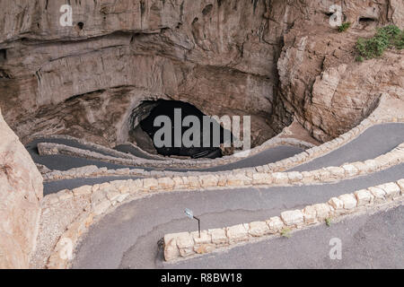 L'entrée naturelle, un chemin de ronde pour les grottes de Carlsbad Caverns au sud du Nouveau Mexique Banque D'Images