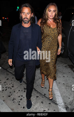 (Dossier) Tamara Ecclestone l'allaitement. Photo de fichier en date du 29 août 2018 de Tamara Ecclestone et mari Jay Rutland, qui a dit que sa fille de quatre ans est "presque fini" avec l'allaitement alors qu'elle s'apprête à commencer l'école. La fille de l'ancien patron de Formule 1 Bernie Ecclestone a également dit qu'elle a devenue émotive tout en préparant sa fille Sophia prêt pour sa prochaine grande étape de la vie. WEST HOLLYWOOD, LOS ANGELES, CA, USA - Le 29 août : Tamara Ecclestone et mari Jay Rutland vu le 29 août 2018 à West Hollywood, Los Angeles, Californie, États-Unis. (Photo par Image Press Office) Banque D'Images