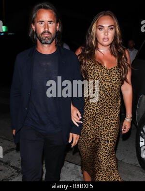 (Dossier) Tamara Ecclestone l'allaitement. Photo de fichier en date du 29 août 2018 de Tamara Ecclestone et mari Jay Rutland, qui a dit que sa fille de quatre ans est "presque fini" avec l'allaitement alors qu'elle s'apprête à commencer l'école. La fille de l'ancien patron de Formule 1 Bernie Ecclestone a également dit qu'elle a devenue émotive tout en préparant sa fille Sophia prêt pour sa prochaine grande étape de la vie. WEST HOLLYWOOD, LOS ANGELES, CA, USA - Le 29 août : Tamara Ecclestone et mari Jay Rutland vu le 29 août 2018 à West Hollywood, Los Angeles, Californie, États-Unis. (Photo par Image Press Office) Banque D'Images