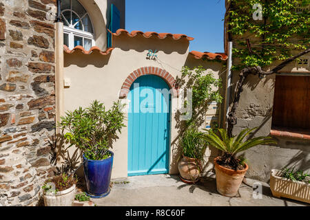 France, Pyrénées Orientales, Collioure, Côte Vermeille, porte de la chambre dans l'ancien district de Moure // France, Pyrénées-Orientales (66), la Côte Vermeill Banque D'Images