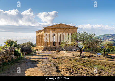 Temple of Concordia dans la Vallée des Temples d'Agrigente en Sicile, près de Banque D'Images
