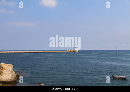 Musée de la guerre et le phare du port de La Valette, Malte Banque D'Images