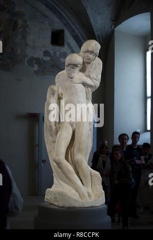 L'Italie, Lombardie, Milan, Castello Sforzesco. La sculpture inachevée de l'Pietˆ Rondanini, le dernier plan de travail en marbre de Michel-Ange Buonarroti Banque D'Images