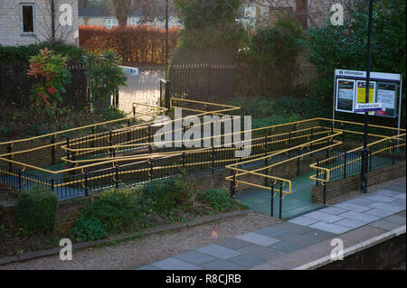 Mobilité rampe d'accès à Bradford on Avon gare, Banque D'Images