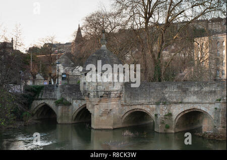 Chapelle et du pont de la vieille ville, Bradford on Avon, Wiltshire, Royaume-Uni. Banque D'Images