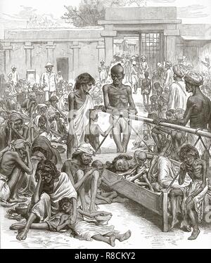 La famine en Inde : les Autochtones en attente de soulagement à Bangalore, octobre 1877. Organisateur : École d'anglais (19ème siècle). Banque D'Images