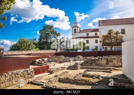 Torre da Igreja do Castelo de Sao Jorge et site archéologique de Liston, le Portugal. Banque D'Images