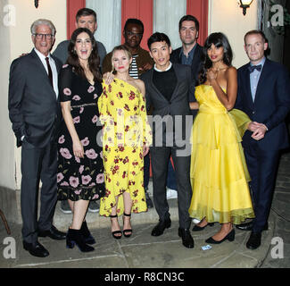 UNIVERSAL CITY, LOS ANGELES, CA, USA - Le 04 mai : Ted Danson, D'Arcy Carden, Kristen Bell, William Jackson Harper, Manny Jacinto, Jameela Jamil, Marc Evan Jackson à l'événement FYC pour NBC's "Le bon endroit" tenue à Universal Studios Backlot le 4 mai 2018 à Universal City, Los Angeles, Californie, États-Unis. (Photo par Xavier Collin/Image Press Office) Banque D'Images