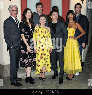 UNIVERSAL CITY, LOS ANGELES, CA, USA - Le 04 mai : Ted Danson, D'Arcy Carden, Kristen Bell, William Jackson Harper, Manny Jacinto, Jameela Jamil au FYC Événement pour NBC's "Le bon endroit" tenue à Universal Studios Backlot le 4 mai 2018 à Universal City, Los Angeles, Californie, États-Unis. (Photo par Xavier Collin/Image Press Office) Banque D'Images