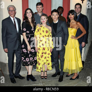 UNIVERSAL CITY, LOS ANGELES, CA, USA - Le 04 mai : Ted Danson, D'Arcy Carden, Kristen Bell, William Jackson Harper, Manny Jacinto, Jameela Jamil au FYC Événement pour NBC's "Le bon endroit" tenue à Universal Studios Backlot le 4 mai 2018 à Universal City, Los Angeles, Californie, États-Unis. (Photo par Xavier Collin/Image Press Office) Banque D'Images