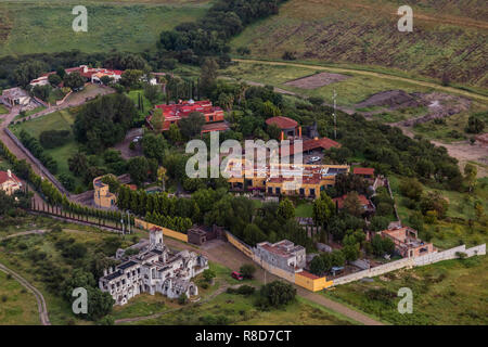 Maisons comme vu d'un tôt le matin, balade en montgolfière - San Miguel de Allende, Mexique Banque D'Images