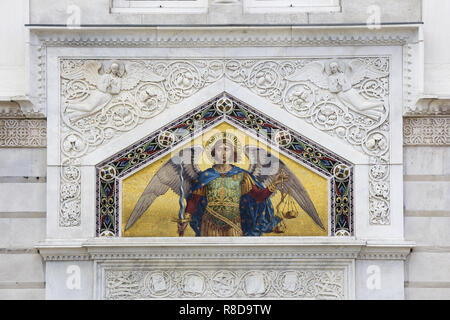 Mosaïque sur la façade de l'Église orthodoxe d'Eusebio, Valrovina San Trieste, Italie Banque D'Images