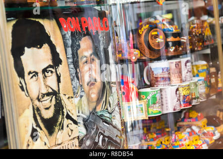 T-shirt et des souvenirs dans le magasin Junin street dans le centre de la ville Medellin Banque D'Images