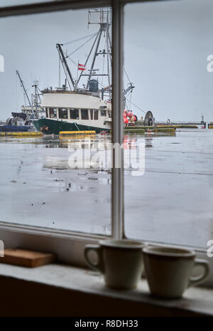 Quai de pêche commerciale, Steveston. Le point de vue de la Steveston docks de l'intérieur de la Gulf of Georgia Cannery Museum. Banque D'Images