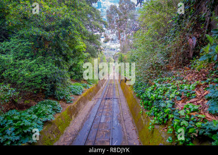 Le tram jusqu'à la sommet de la colline, colline de San Cristobal, Santiago, Chili Banque D'Images