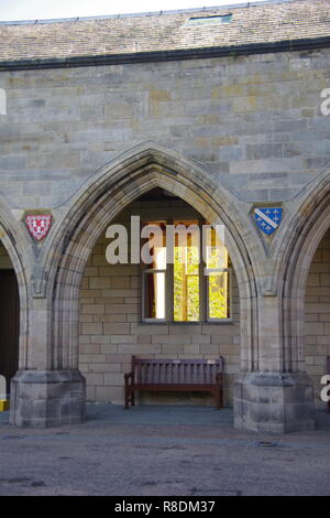 Des voûtes en pierre d'Elphinstone Hall d'arcade. Kings College Campus, Université d'Aberdeen, Écosse, Royaume-Uni. Banque D'Images