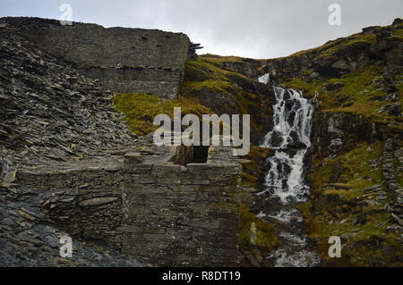 Watefall Rhosydd au moulin sur le site de la carrière d'ardoise, Tanygrisiau, Ffestiniog Banque D'Images