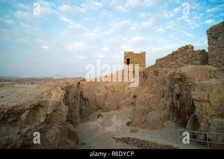 Lieu de l'excavation dans complexe de Massada. Une ancienne forteresse juive sur le haut d'un rocher. L'activité archéologique en Israël. Banque D'Images