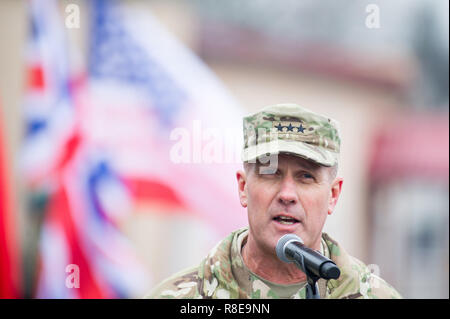 Le Lieutenant-général John C. Thomson III, commandant du Commandement terrestre LANDCOM dans la Division multinationale nord-est de la DN-ne siège à Elblag, Pola Banque D'Images