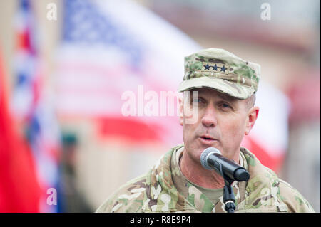 Le Lieutenant-général John C. Thomson III, commandant du Commandement terrestre LANDCOM dans la Division multinationale nord-est de la DN-ne siège à Elblag, Pola Banque D'Images