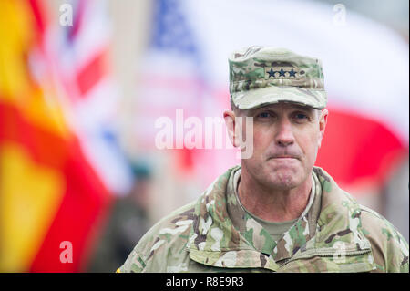 Le Lieutenant-général John C. Thomson III, commandant du Commandement terrestre LANDCOM dans la Division multinationale nord-est de la DN-ne siège à Elblag, Pola Banque D'Images