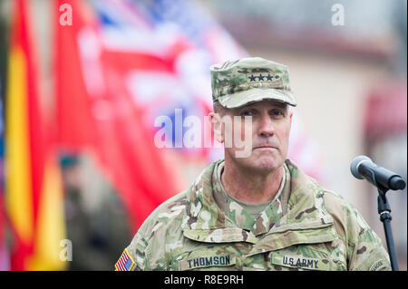 Le Lieutenant-général John C. Thomson III, commandant du Commandement terrestre LANDCOM dans la Division multinationale nord-est de la DN-ne siège à Elblag, Pola Banque D'Images