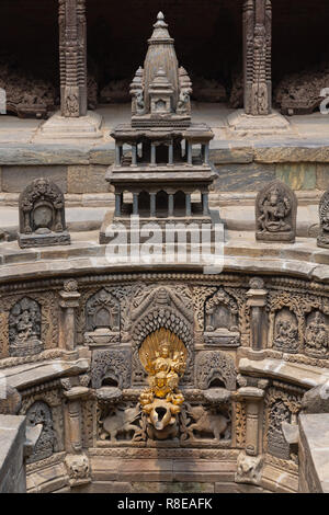 Tusa Hiti, étape royale bien, Hanuman Dhoka complexe Palais Royal à Patan, Kathmandu, Népal. Banque D'Images
