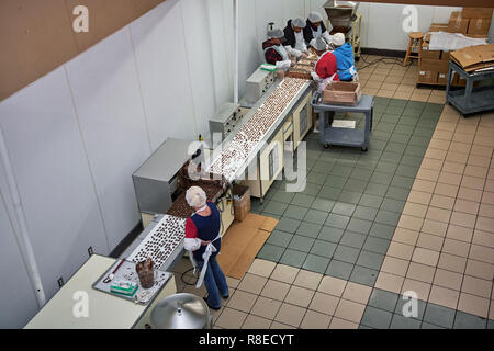 Les femmes qui effectuent des bonbons et des sucreries à Priester's pacanes au Fort rural-Alabama, Etats-Unis. Banque D'Images