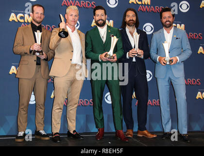 LAS VEGAS, NV, USA - 15 avril : Vendeurs de Pentecôte, Trevor Rosen, Matthew Ramsey, Geoff cintrées, Brad Tursi, Old Dominion dans la salle de presse à la 53e Academy of Country Music Awards qui a eu lieu au MGM Grand Garden Arena le 15 avril 2018 à Las Vegas, Nevada, United States. (Photo par Xavier Collin/Image Press Office) Banque D'Images