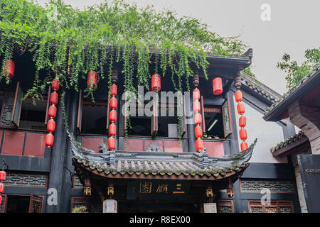 Lanterne Rouge en construction décoration ancienne No 88 Jitai Wu Street, Chengdu, Chine Banque D'Images