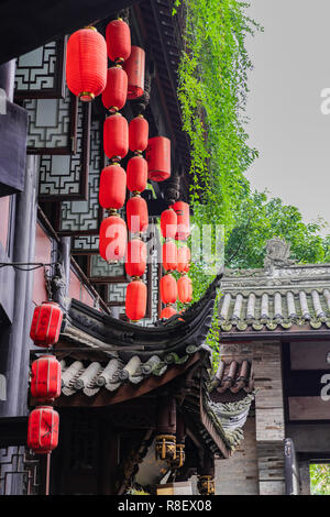 Lanterne Rouge en construction décoration ancienne No 88 Jitai Wu Street, Chengdu, Chine Banque D'Images