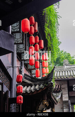 Lanterne Rouge en construction décoration ancienne No 88 Jitai Wu Street, Chengdu, Chine Banque D'Images