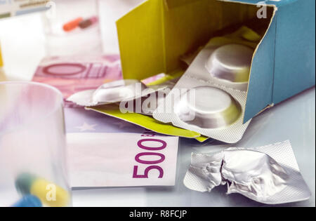 Gélules jusqu'billet euro, concept de santé copay Banque D'Images