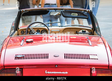 Ancona , Italie - Septembre 23th, 2018 : Fiat 850 cabriolet Spider vue arrière tableau de bord en une exposition de voitures anciennes à Ancône, en Italie. Banque D'Images