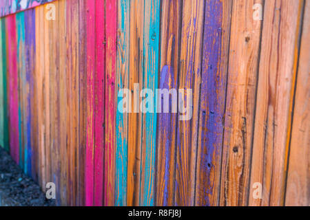 Close up de morceaux de bois peints en couleur Banque D'Images