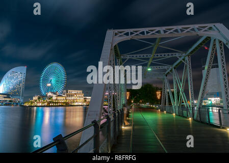 Paysage urbain de Minato Mirai 21 domaine de la ville de Yokohama dans la nuit à Kanagawa, Japon. Yokohama est la deuxième ville du Japon par population Banque D'Images