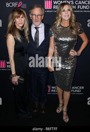 BEVERLY HILLS, LOS ANGELES, CA, USA - Le 27 février : Kate Capshaw, Steven Spielberg, Rita Wilson à la Women's Cancer Research Fund's une inoubliable soirée de gala bénéfice tenu au Beverly Wilshire Hotel le 27 février 2018 à Beverly Hills, Los Angeles, Californie, États-Unis. (Photo par Xavier Collin/Image Press Office) Banque D'Images