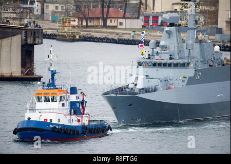 Corvette de classe Gawron polonais converti en navire de patrouille extracôtiers 241 ORP Slazak durant des essais en mer à Gdynia, Pologne. 20 novembre 2018 © Wojciech St Banque D'Images