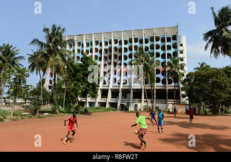 TOGO, Lomé, abandonné l'Hôtel de la paix sur le Boulevard du Mono, construit en 1970'íes / verlassenenes Hôtel des Friedens Banque D'Images