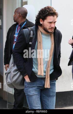 Kit Harington et Johnny Flynn vu quitter les studios après avoir fait des entrevues à la radio sur les hôtes. Avec : Kit Harington Où : London, Royaume-Uni Quand : 14 novembre 2018 Crédit : Michael Wright/WENN.com Banque D'Images