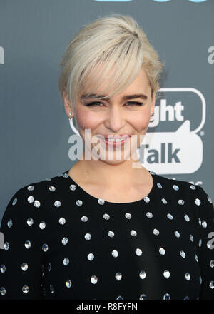 SANTA MONICA, LOS ANGELES, CA, USA - Le 11 janvier : Emilia Clarke à la 23e assemblée annuelle Critics' Choice Awards tenue au Barker Hangar le 11 janvier 2018 à Santa Monica, Los Angeles, Californie, États-Unis. (Photo par Xavier Collin/Image Press Office) Banque D'Images