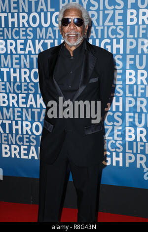 MOUNTAIN VIEW, CA, USA - Décembre 03 : Morgan Freeman à la percée 2018 Cérémonie de remise des prix s'est tenue au Centre de recherche Ames de la NASA le 3 décembre 2017 à Mountain View, Californie, États-Unis. (Photo par Xavier Collin/Image Press Office) Banque D'Images