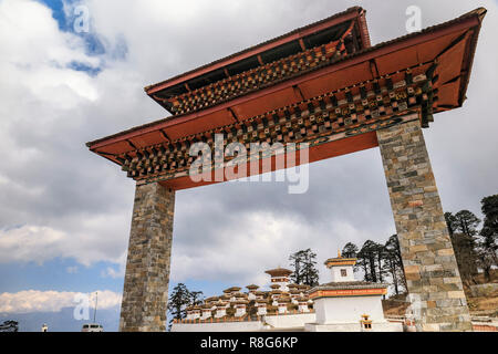 Dochula pass sur la route de Thimpu à Punakha, Bhoutan Banque D'Images