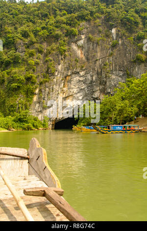 Phong Nha Ke Bang, grotte, un étonnant, merveilleux cavern à Bo Trach, Quang Binh, au Vietnam, est patrimoine de Viet Nam, traveller visiter en bateau sur wate Banque D'Images