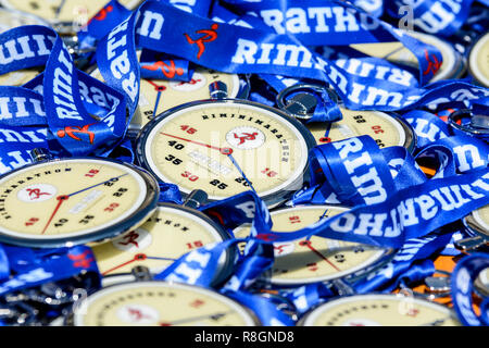 RIMINI, ITALIE - 30 avril 2017 : Marathon de Rimini, 2017 Le tableau des médailles avec module de finition. Banque D'Images