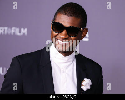 LOS ANGELES, CA, USA - 04 novembre : Usher arrive au LACMA Art  + Film 2017 Gala tenu au Los Angeles County Museum of Art, le 4 novembre 2017 à Los Angeles, Californie, États-Unis. (Photo par Xavier Collin/Image Press Office) Banque D'Images